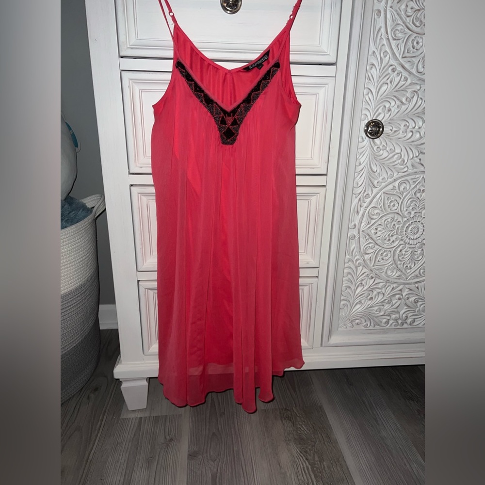 Express Free Flowing Dress - Picture 10 of 11